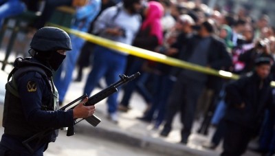 إصابة ضابطي شرطة ومدني بتفجير في القاهرة