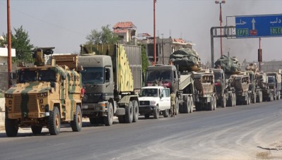 الجيش التركي يدفع بتعزيزات جديدة الى ادلب ويحصن نقاطه القائمة هناك