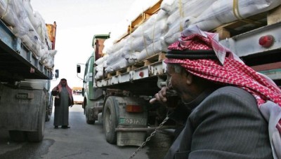 النظام يعلن استعداده لتحمل ربع تكاليف الشحن البري إلى العراق والخليج