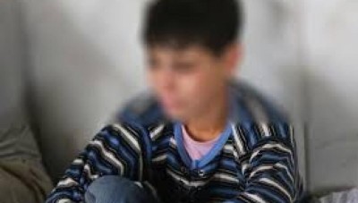 والدة الطفل السوري المغتصب في لبنان تفجر مفاجأة بشأن هوية الفاعلين الثمانية