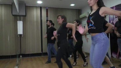 رويترز تثير الجدل بفيديو لرقصة السالسا من دمشق