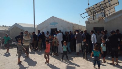 احتجاجات في مخيم دير بلوط ضد إيقاف النقطة الطبية