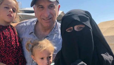 ناشط أسترالي يناشد بلاده لإعادة أبنته وحفيدتيه من سوريا