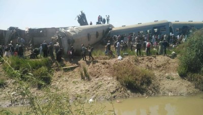 بالفيديو: عشرات القتلى والجرحى بحادث تصادم قطارين في مصر