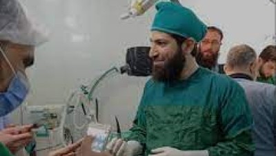 بالصور: الأطباء ينجحون بإستخراج سكين من عين طفل في ادلب