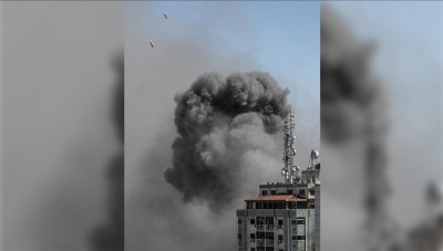 إسرائيل تدمر برجا يضم مكتبا الجزيرة وأسوشيتد برس في قطاع غزة