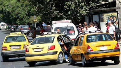 وسط دهشة المارة ....سائق يعتدي على فتاة بالضرب وسط دمشق 