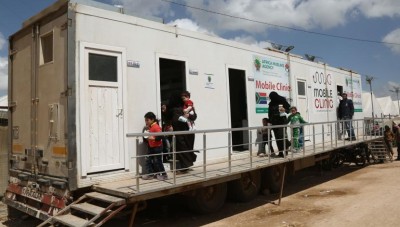 الحكومة المؤقتة تطلق عيادة متنقلة في مخيمات الشمال