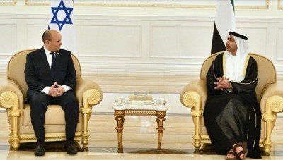 بينيت يصل أبوظبي في أول زيارة لرئيس وزراء إسرائيلي إلى الإمارات 