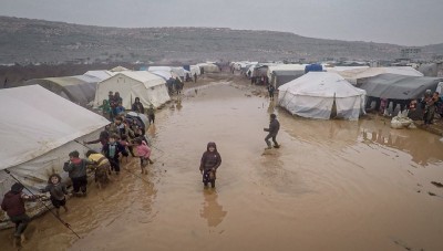 الائتلاف يطالب الجهات المانحة بدعم المخيمات السورية باحتياجات الشتاء