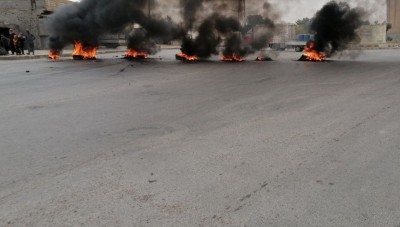 Roads cut and tires lit in protest against the coalition and SDF raids in Al-Busira