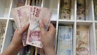 إنهيار غير مسبوق لليرة التركية أمام الدولار
