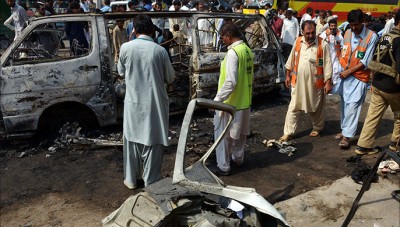 بالفيديو: مقتل 10 أشخاص وإصابة أخرين بانفجار في كراتشي الباكستانية