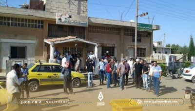 A delegation of protesters from the countryside of As-Suwayda meets the commander of the First Corps