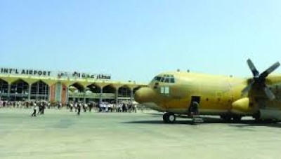 طائرة سعودية محملة بالاسلحة  تصل إلى عدن 