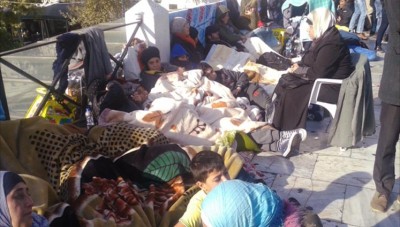 اللاجئون في جزر اليونان يفترشون العراء