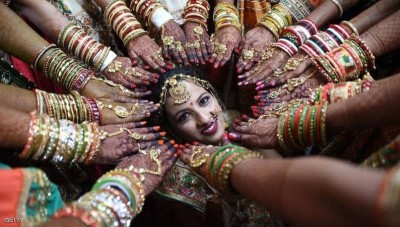 نهاية درامية لزفاف بالهند.. فرار والدة العروس مع والد العريس 