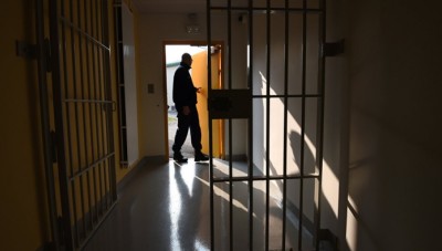 السلطات الكويتية تسمح لأول مرة لسجين وسجينة بعقد قرانهما