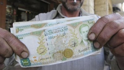 الليرة السورية تواصل انهيارها أمام الدولار الأمريكي في أسواق دمشق وإدلب
