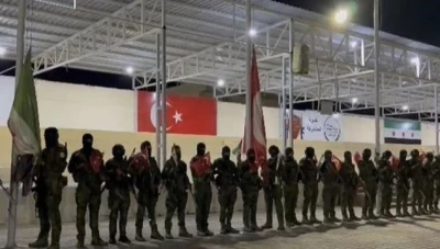 الجيش الوطني السوري يؤكد علاقات الأخوة مع تركيا ويرفع علمها في الشمال