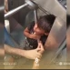 إنقاذ طفل سوري انحشر رأسه في حاجز ترامواي بمحطة كاراكوي