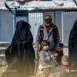 عشرات العوائل من دير الزور تستعد لمغادرة مخيم الهول