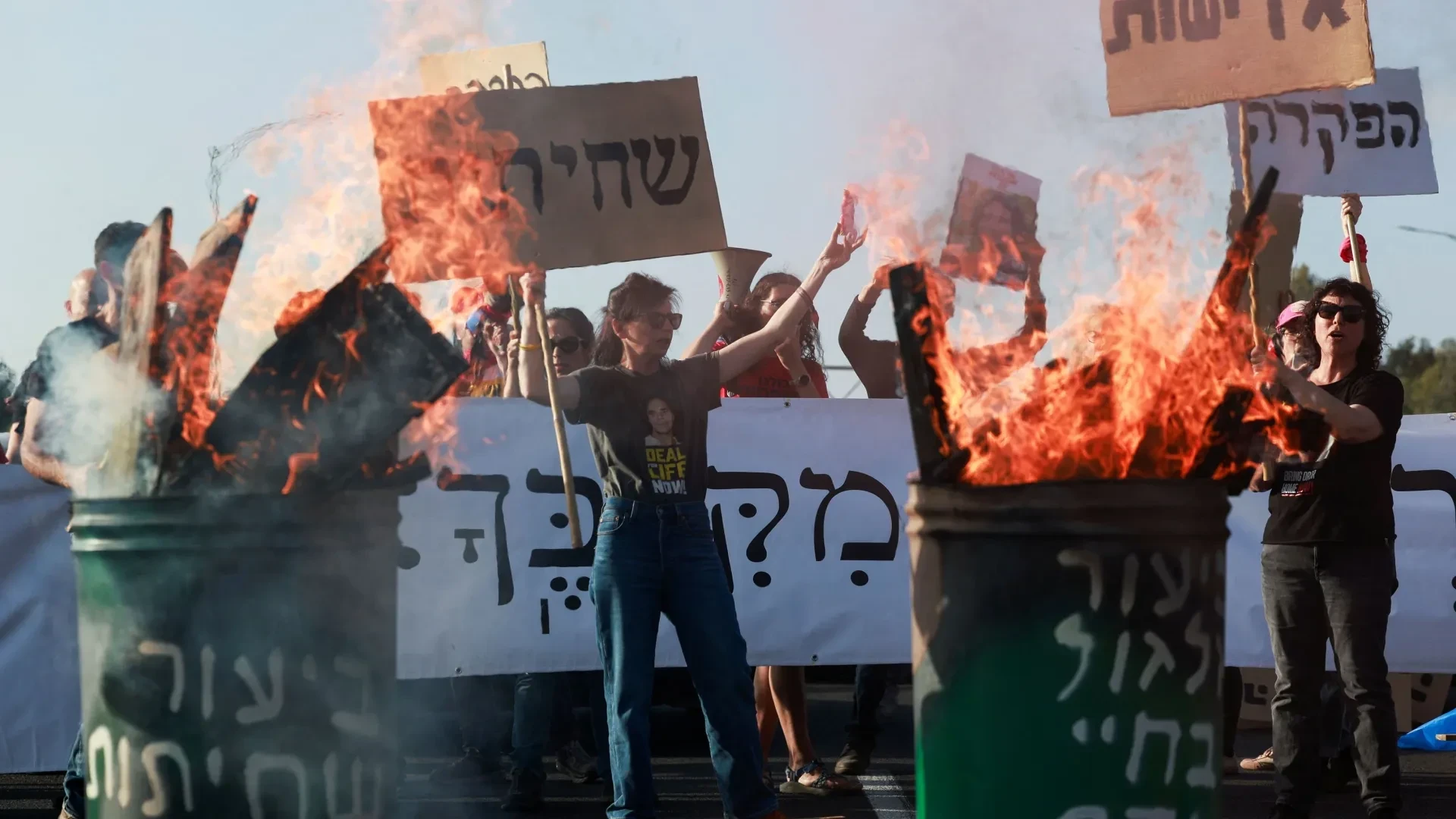 تظاهرات مناهضة لحكومة نتنياهو تؤدي لإغلاق طريق سريع في تل أبيب