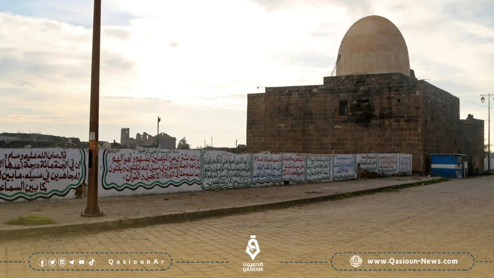 مرفق برسالة..رضيع مرمي أمام مسجد في درعا