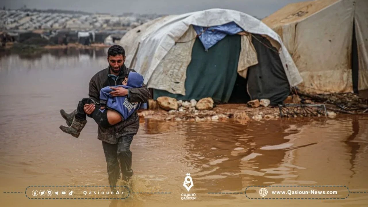 الخوذ البيضاء: صعوبات كبيرة تواجه حركة المدنيين في مخيمات الشمال السوري