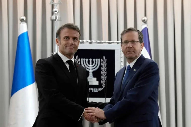 الرئيس الفرنسي إيمانويل ماكرون يزور إسرائيل للتضامن
