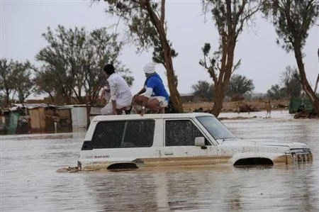 وفاة عائلة في سيول جارفة بسبب الأمطار الغزيرة في السعودية