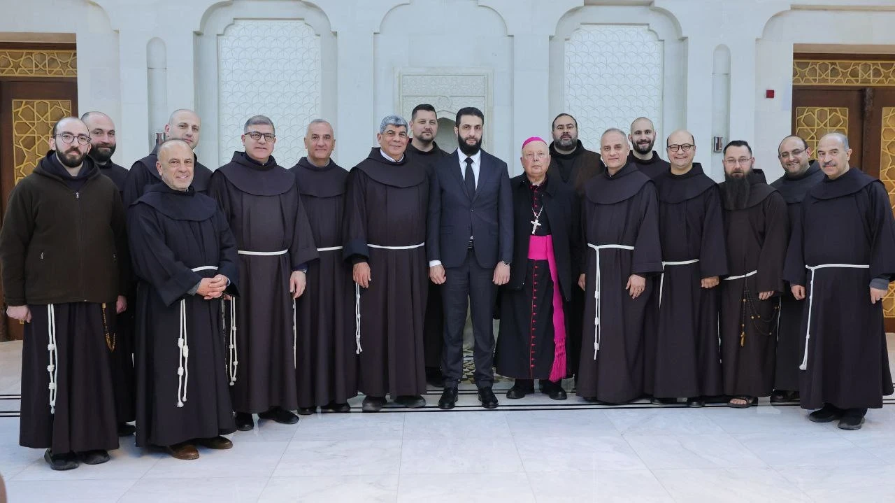 القائد العام للإدارة السورية الجديدة يلتقي وفدًا من الطائفة المسيحية في دمشق